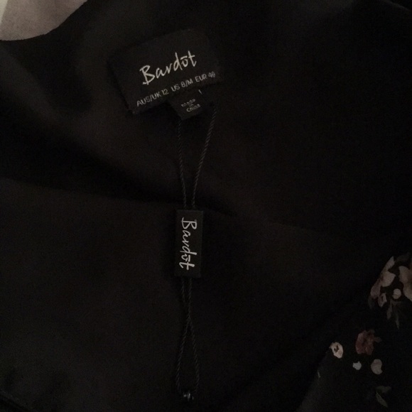 Brand new one sleeve ruffle top - Picture 2 of 2